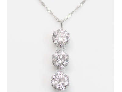 プラチナ合計0.7ct3ストーンダイヤモンドペンダント