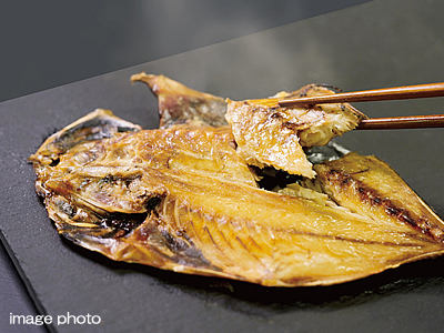 機能性表示食品　国産焼き魚　骨までまるごと あじの干物　8枚セット